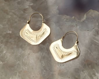 Vintage 14k Gold Artisan Made Engraved Design Dangle Drop Hoop Earrings