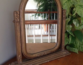 Vintage standing frame fitted with a mirror