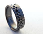 ocean wedding ring beach, mens promise ring black silver, cool mens ring, engraved silver ring water, mens wedding band black silver