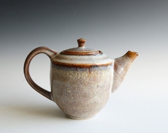 Handthrown teapot in porcelain