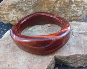 Asymmetrical Marbled Maroon Hard Plastic Vintage 8” Bangle Bracelet | Book Piece