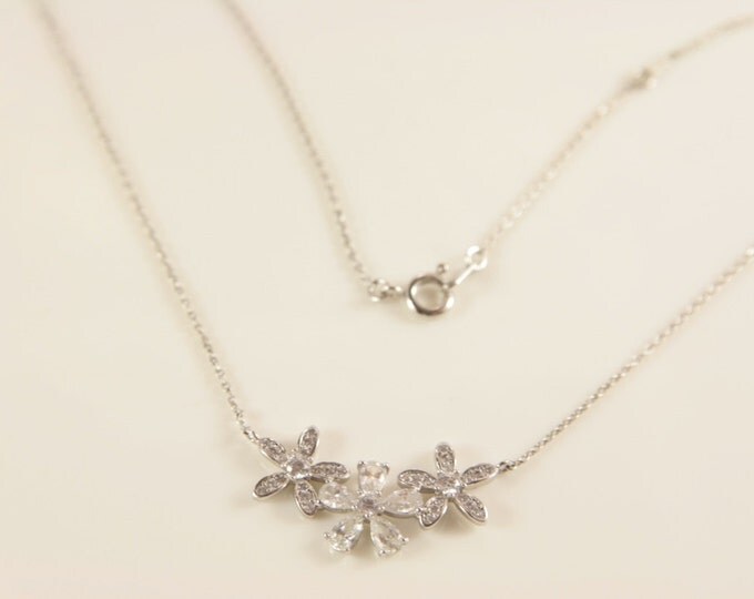 Flower Girl Gift Silver Flower Necklace Delicate Crystal Flower Pendant Little Girl Gift Fashion Jewellery Everyday Jewelry For Bridesmaid