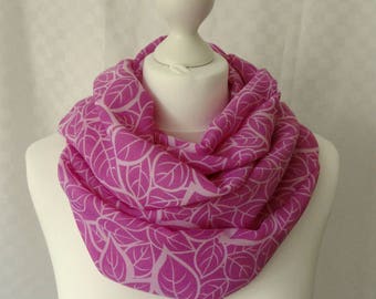 Pink and white leaf print infinity scarf, Circle scarf, Leaf print scarf, Print scarf, Scarf for her, Lightweight scarf, Fashion scarf