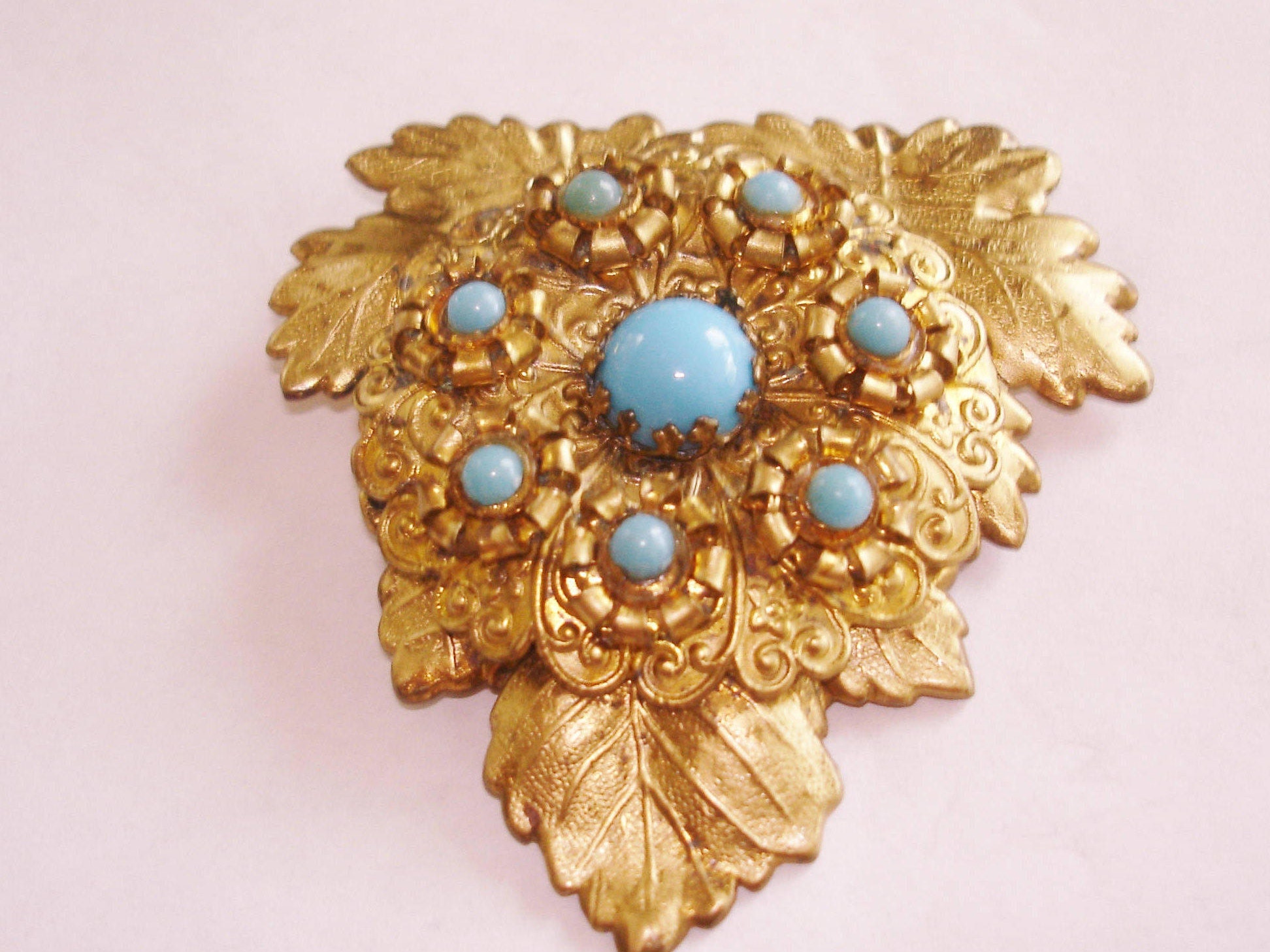 Blue Stone Circle Leaf Brooch Gold Tone.