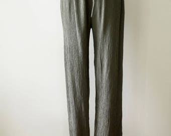 90s grey crinkle pants. Steel grey 90s pants. Slouchy textured trousers. Dark grey trousers. Minimalist trousers. Katies. Avant Garde Size M