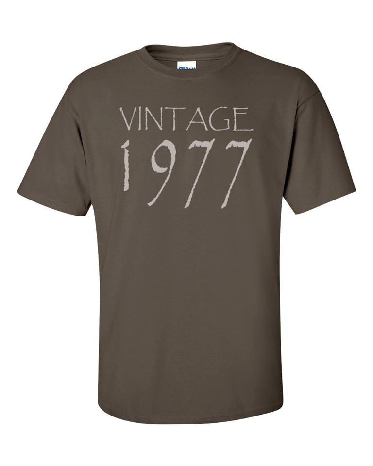 Turning 40 Gift for Men or Women Vintage 1977 T-Shirt 40th