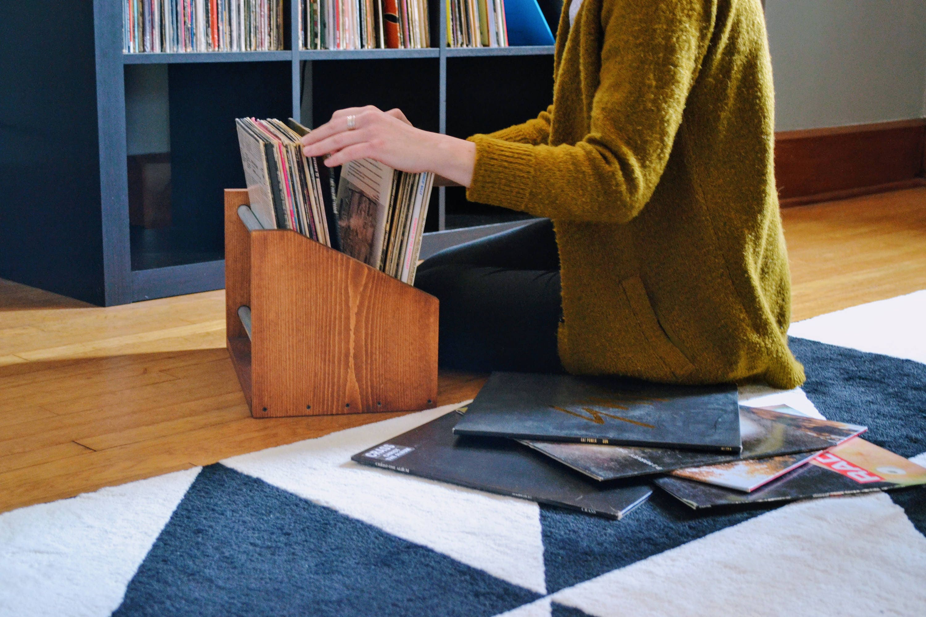 record storage rack / / 3040 record capacity / / minimal