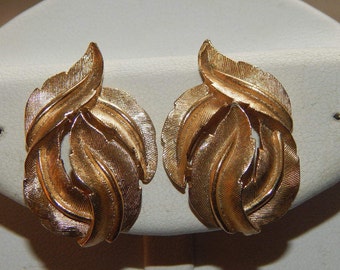 Vintage Crown Trifari Earrings Brushed Gold Tone Leaf Leaves Clip On Earrings Signed Trifari