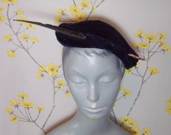 Vintage 1950s Midnight Blue Velvet Cocktail Hat With Quill Ladies Navy Blue Velvet Hat