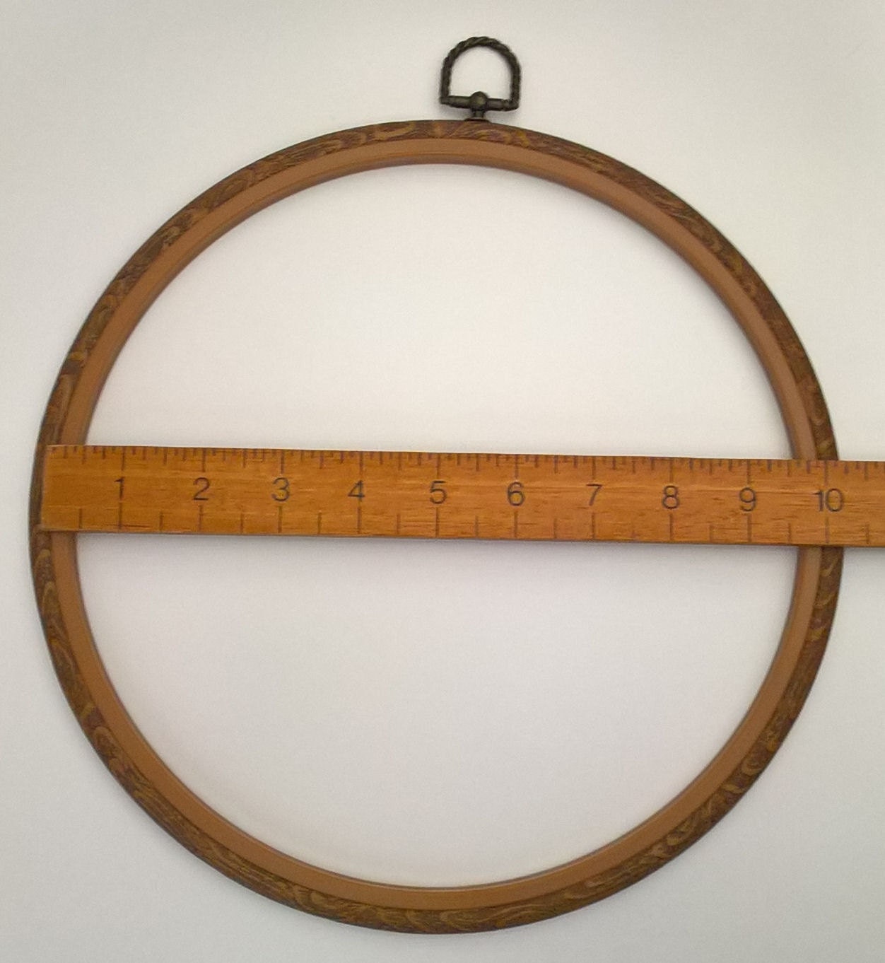 Large 10 Round Embroidery Flexi Hoop Frame Woodgrain