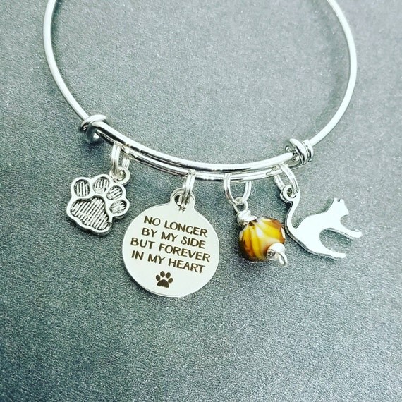 Personalized pet memorial charm bracelets. Pet charm