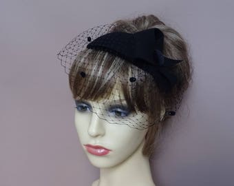 Black pillbox hat felt teardrop fascinator birdcage veil 1940's 1950's retro vintage style wedding funeral formal evening veiled headpiece