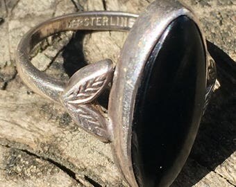 Vintage Black Onyx and Sterling | Size 6 | Leaf Details