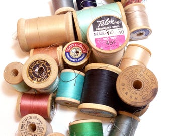 Wood Spools, Vintage Thread on Wooden Spools set of 20, Vintage Wood Spools