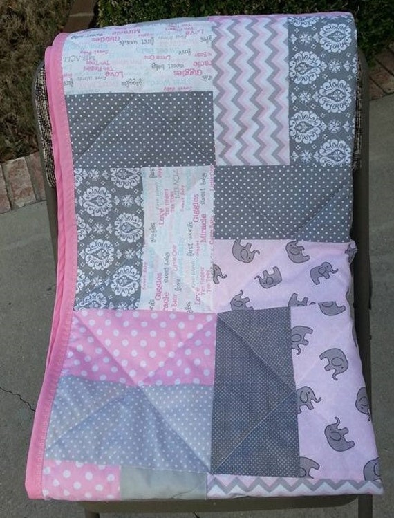 tumbling-blocks-baby-quilt-in-pink-grey-white-with-white