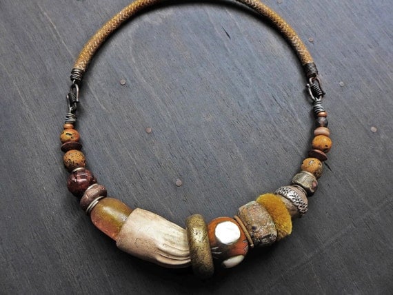 Primitive chunky bead choker necklace - "Geolwe"