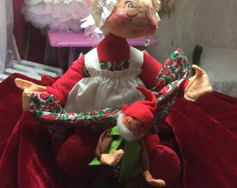 Pair of Annalee Mobilitee Dolls