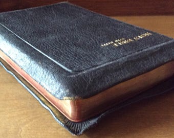 Vintage HOLY BIBLE with Helps 1946 Old & New Testaments Aurhorized King James Version Genuine Black Leather (stated) Free Shipping
