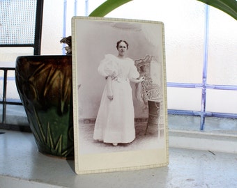 Antique Photograph Victorian Woman 1800s Cabinet Card