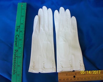 Vintage White Kid Gloves 8 1/2 inches long - New conditon size 6 1/2 inches