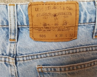 Womens DENIM LEVIS 505 Shorts Short Jeans Womens Denim Shorts Levi Strauss 505 High Waisted Shorts Denim Size 30 Nr. 04