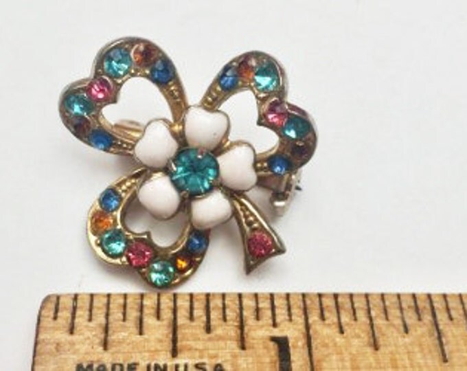 Clover leaf Brooch - Signed Coro - Pink Blue Rhinestone - Milk Glass - gold plated - Mid Century pin