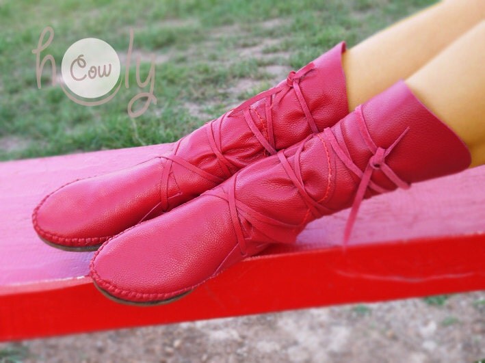 Size 40 Cloth Moccasins Birds on Red main image 0