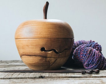 Wooden Yarn Bowl with top, Gift for her, Custom Yarn Bowl, Personalized Yarn Bowl, Wood Yarn Bowl, Wood Knitting Bowl
