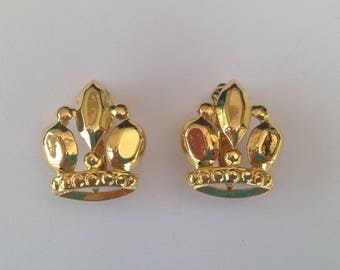 Vintage Trifari Goldtone Crown Style Clip On Earrings.