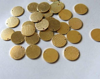 100pcs Raw Brass Round Charms, Pendants 7.5mm - F527