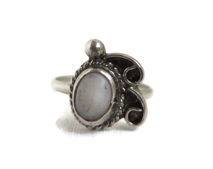 Vintage Navajo White Quartz Ring, Sterling Silver Native American Jewelry Size 4