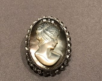 Vintage Carved Shell Cameo Pendant / Brooch