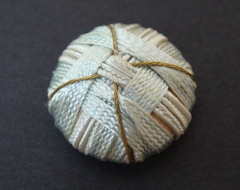 Antique Needlework Sewing Button - Woven design - silk & gold - Bouton couture tissu