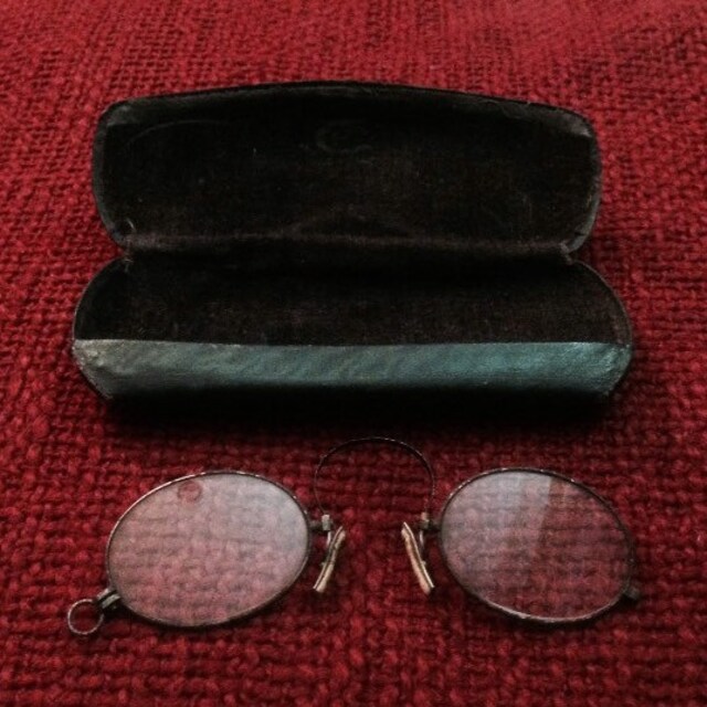 Old Things Considered Antique and Vintage by OldThingsConsidered