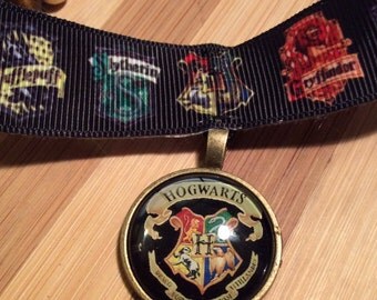 For Potterheads a great gift a Harry Potter Choker Necklace Hogwarts Crest Ravenclaw Slytherin Gryffindor Hufflepuff Deathly Hallows Pendant