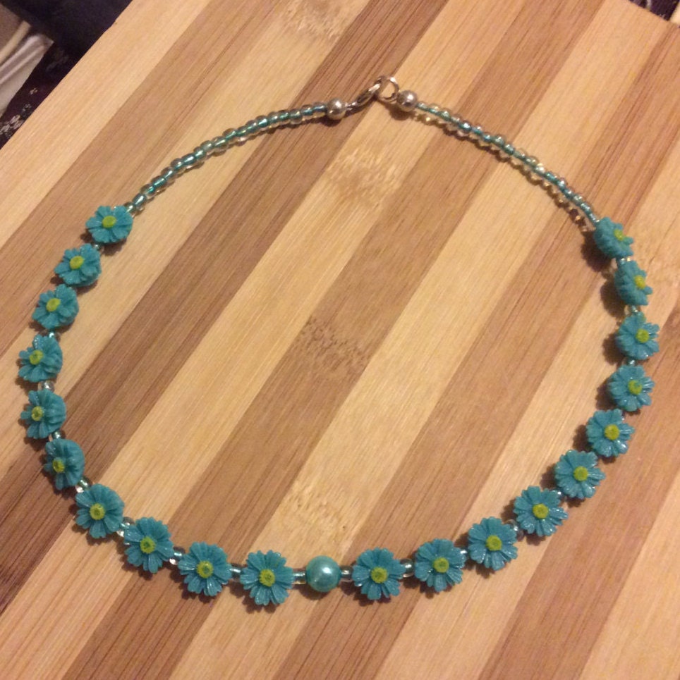 An adorable resin flower choker necklace boho girlfriend gift