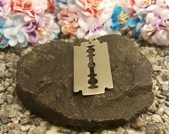 Razor necklace