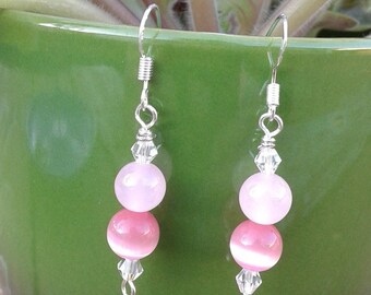 79) Boucle d'oreille en pierre de lune et quartz rose montée sur crochet .925