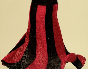 Mermaid skirt with a mini spiral at the bottom, red and black and fitted hips