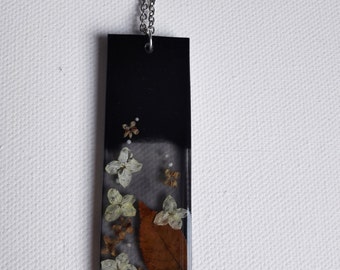 Golden Leaf and Flowers Resin Necklace / Necklace / Handmade Jewelry / Flower Jewelry / Boho Fashion / Women's Gift Idea / Nature Bijoux