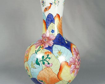 Large Porcelain Tobacco Leaf Vase, Lowestoft reproduction by Mottahedeh, 14 inches tall