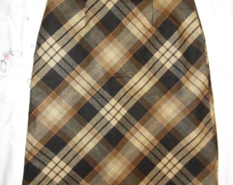 Vintage skirt, year 1970, skirt Tartan wool Skirt, year 1970 Vintage Scottish, Tartan Naps Scotswoman skirt