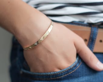 Wave Bangle Bracelet Gold Fill - Waves bracelet - Stacking Bangles
