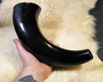 Blowing horn, Viking battle trumpet, black and shiny and evil