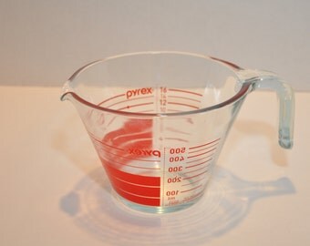 Vtg MCM Pyrex 2 two cup measuring cup, numbered 18 on bottom. Flared version with horizontal lines from the 1960’s