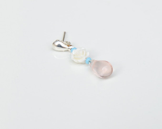 Teardrop earrings in pink glass with a rose - 20's inspiration - gifts for her / valentine's gift