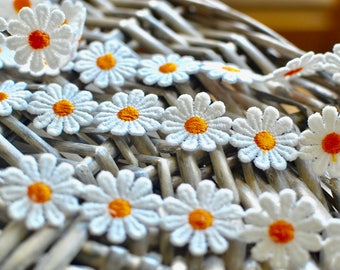 White daisy lace trim, Daisy lace trim, White lace trim, Floral lace trim, White lace, Lace trim, Lingerie lace, Scrapbooking lace, Daisy