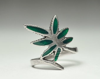 T08A02 Vintage Art Nouveau Style Green Leaf Branch 925 Sterling Silver Ring Size 9.5