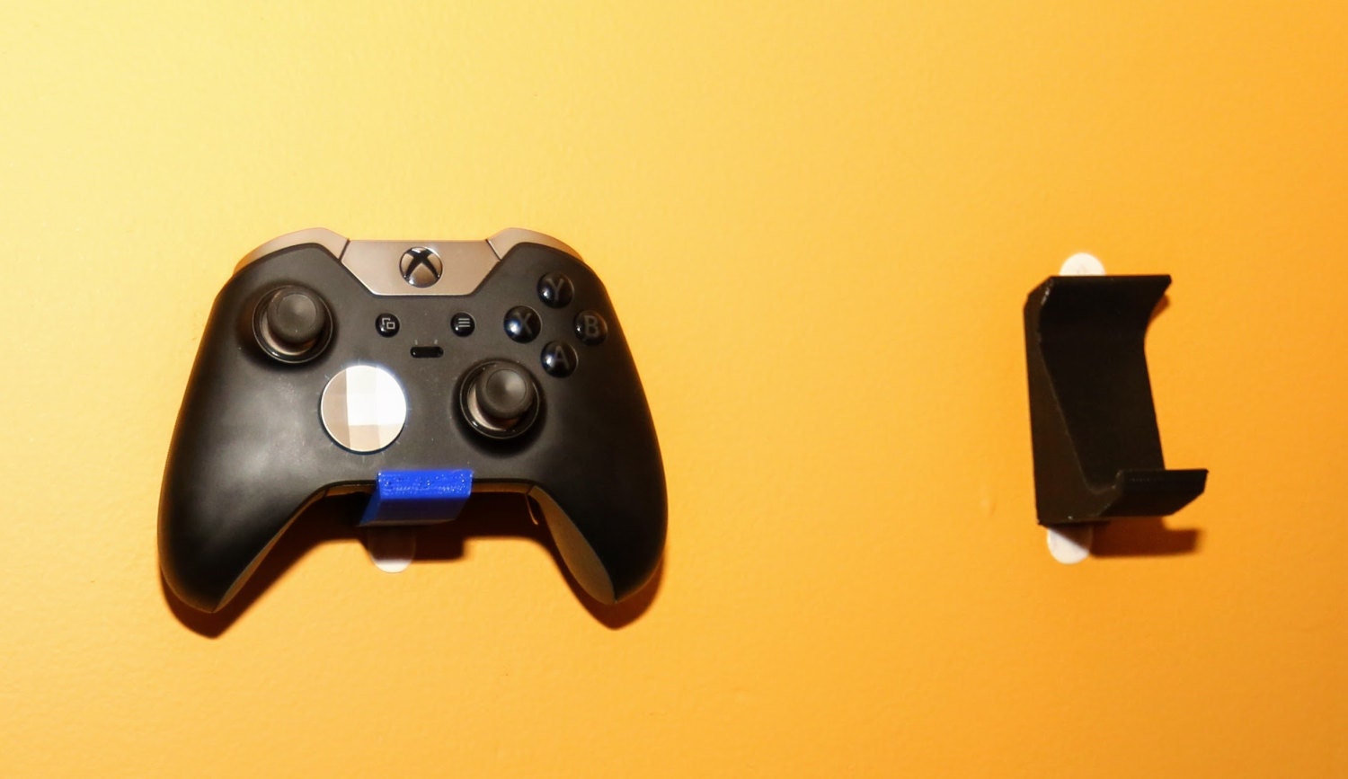 3D Printed Controller Wall Mounts Pair of Xbox One / Wii U