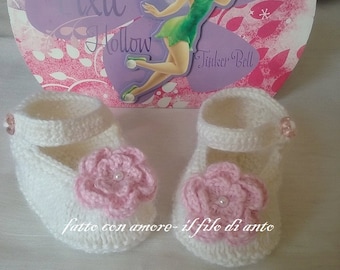 White baby girl booties with pink flower
